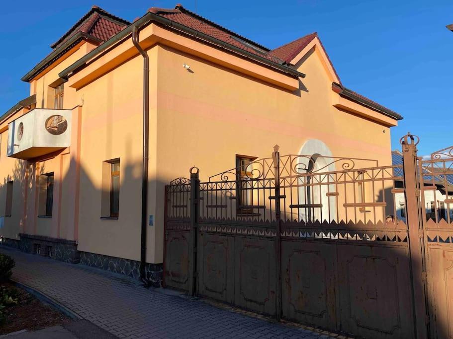 Apartamento B12 - Bohdanecska 12 Pardubice Exterior foto